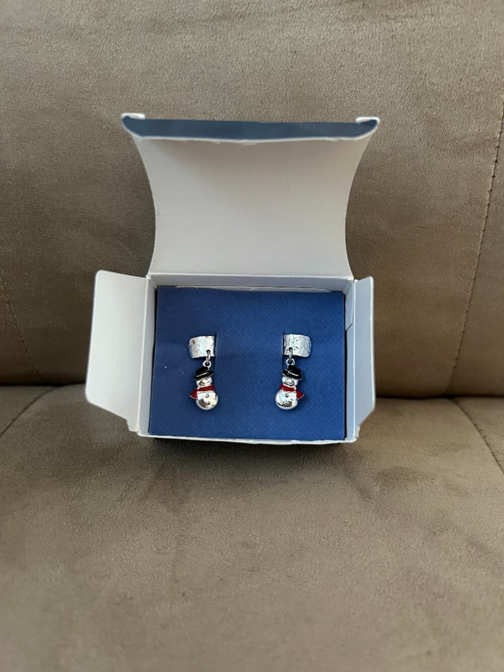 New Vintage AVON Christmas Holiday Ear Cuffs Earrings SNOWMAN Design In Box
